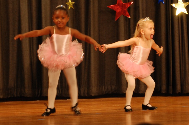 2012/05(May)/Sydney's Dance Recital/800x600_2012-05-12-Sydney's Recital-24.jpg
